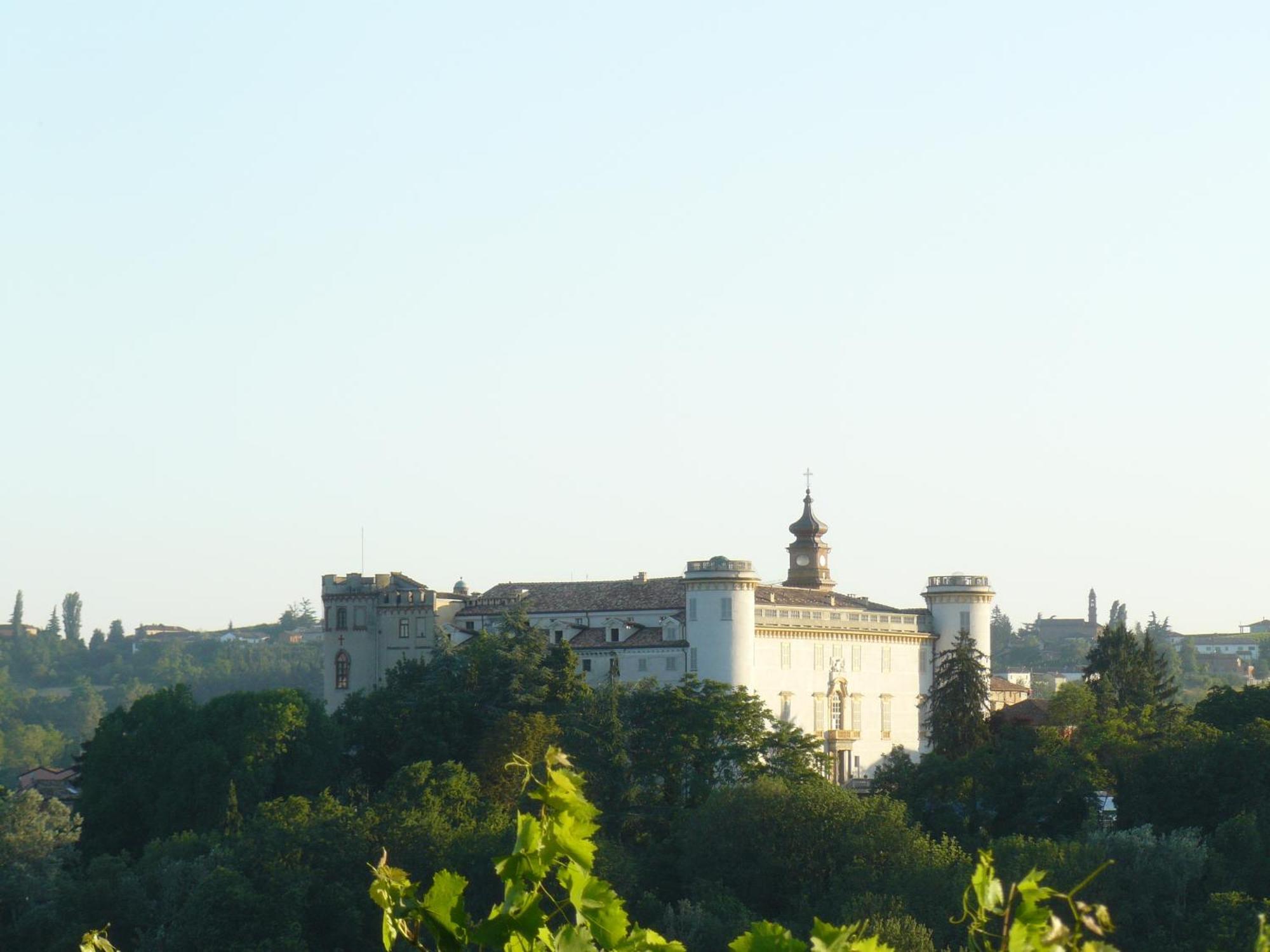 Hotel Langhe & Monferrato Костилиоле ди Асти Екстериор снимка